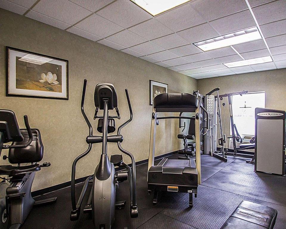 Fitness centrum a/nebo fitness zařízení v ubytování Quality Inn & Suites Fishkill South near I-84