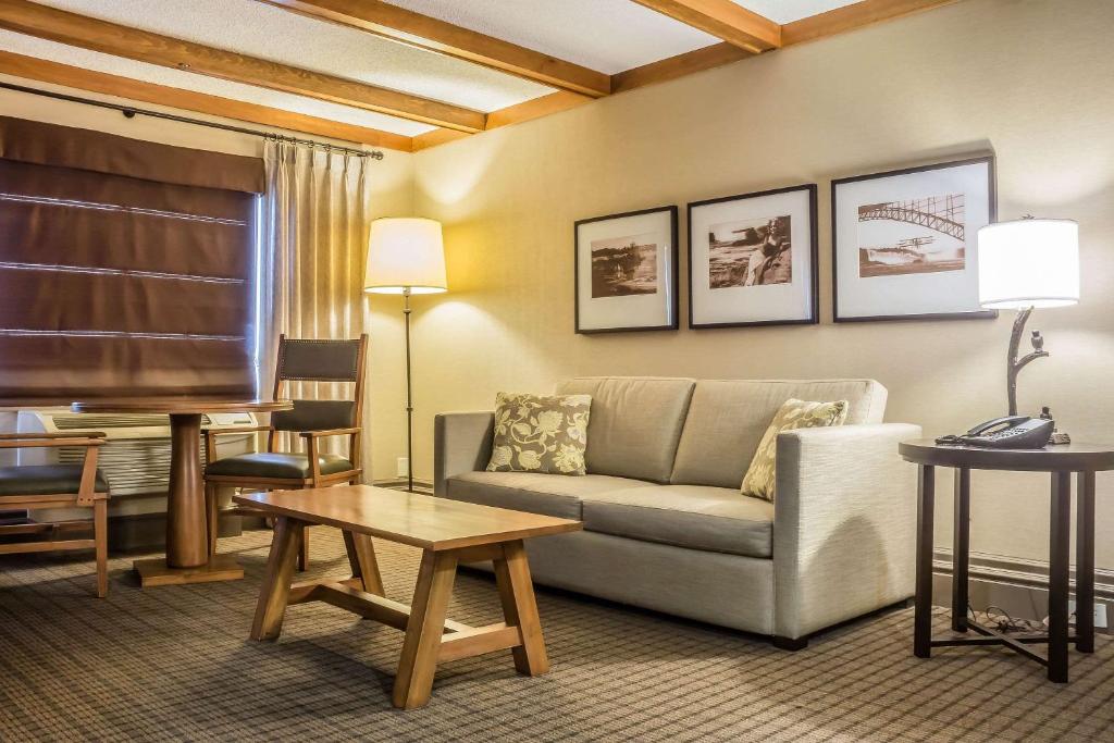 a living room with a couch and a table at Comfort Inn The Pointe in Niagara Falls