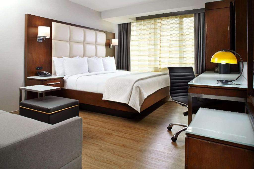 מיטה או מיטות בחדר ב-Cambria Hotel New York - Chelsea