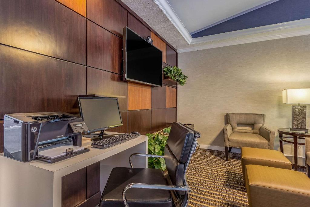 Comfort Inn Independence - Cleveland photo