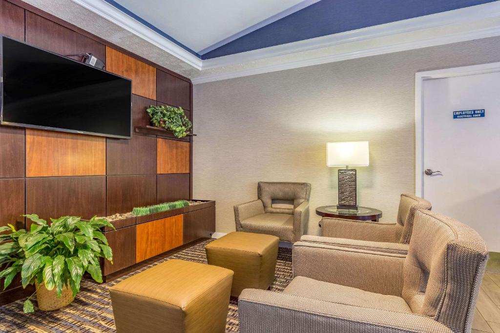 Comfort Inn Independence - Cleveland photo