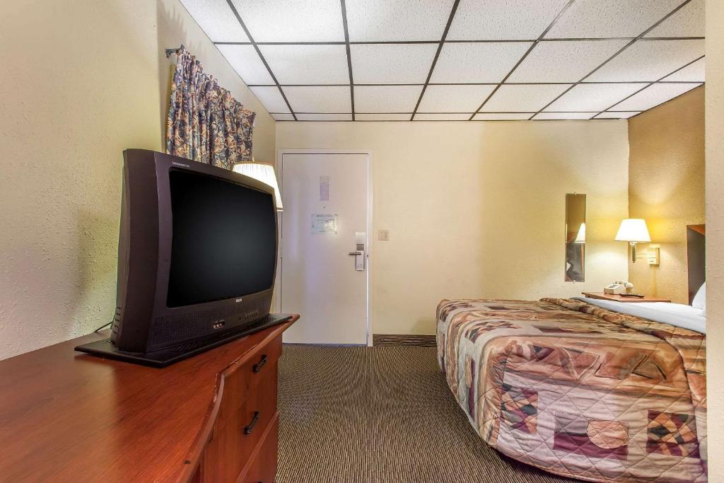 Rodeway Inn Sandusky North - Double Room - Smoking