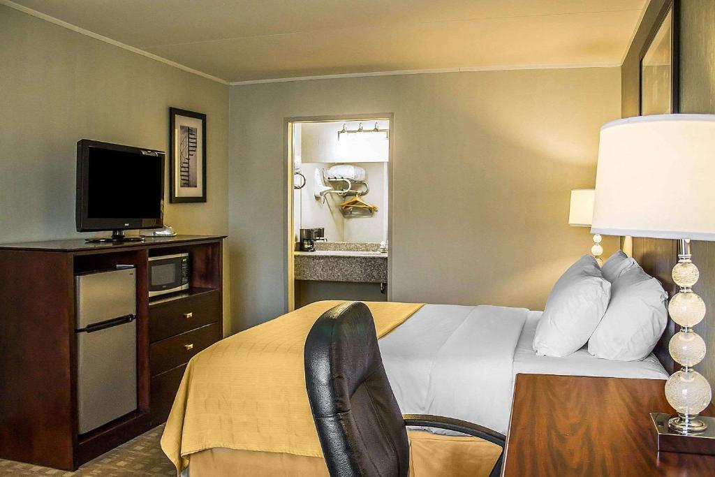 Quality Inn - Queen Room - Non-Smoking