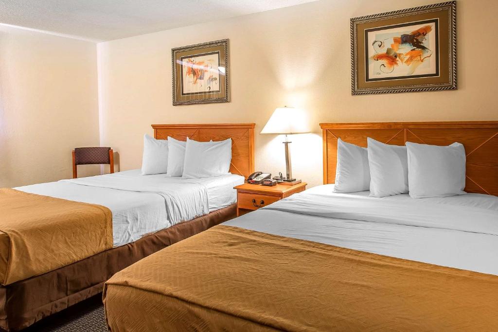Brentwood Inn Clinton - 皇后区有两张大号床 - 不吸烟