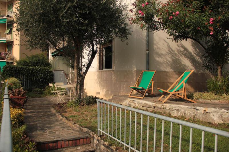 Vonkajšia záhrada v ubytovaní Sea view apartment with private garden