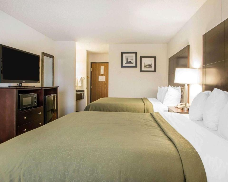 Quality Inn - Queen Room With Two Queen Beds - Non-Smoking