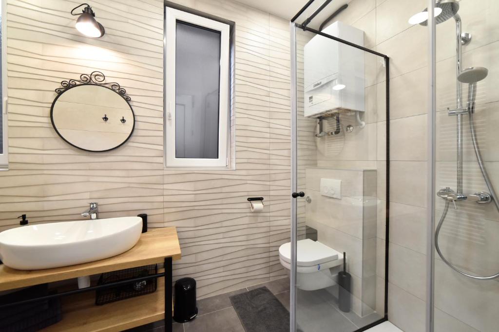 Fishnjak Apartments - 8