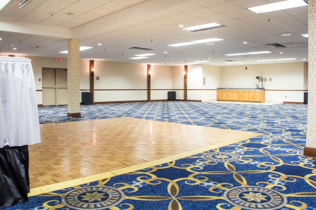 Fotografie z fotogalerie ubytování Clarion Hotel Broken Arrow - Tulsa v destinaci Broken Arrow