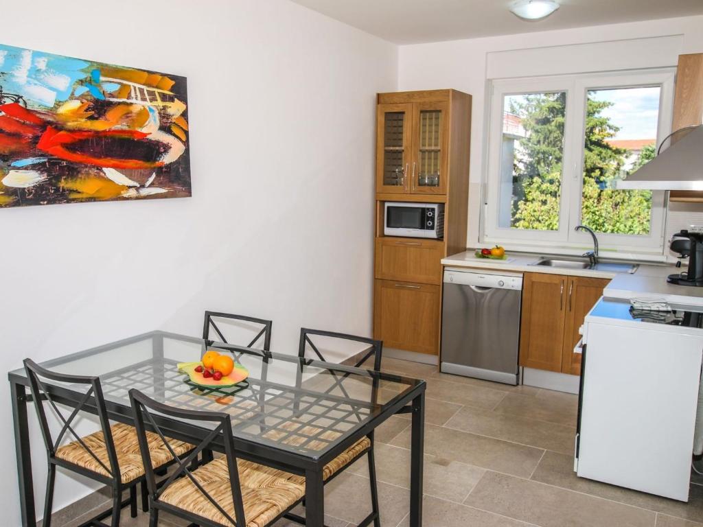 Fotografia z galérie ubytovania Apartment in Funtana with Three-Bedrooms 1 v destinácii Funtana