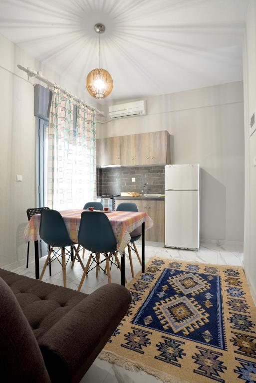 Kuchyň nebo kuchyňský kout v ubytování deluxe seaside apartment Konstantinidis