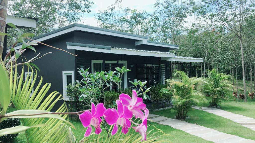 Zahrada ubytování The Herbal Khao Lak