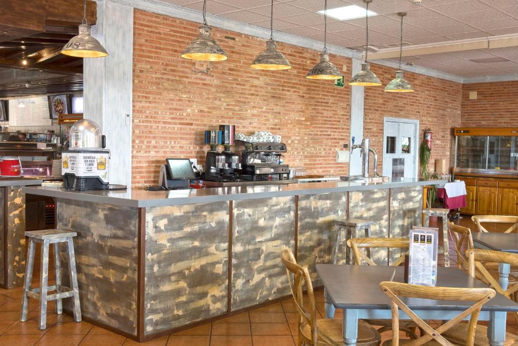 Príslušenstvo na prípravu kávy alebo čaju v ubytovaní Hotel-Restaurante La Sima
