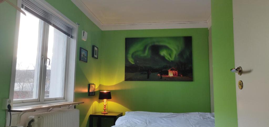 Postel nebo postele na pokoji v ubytování Abisko net Hostel & Huskies