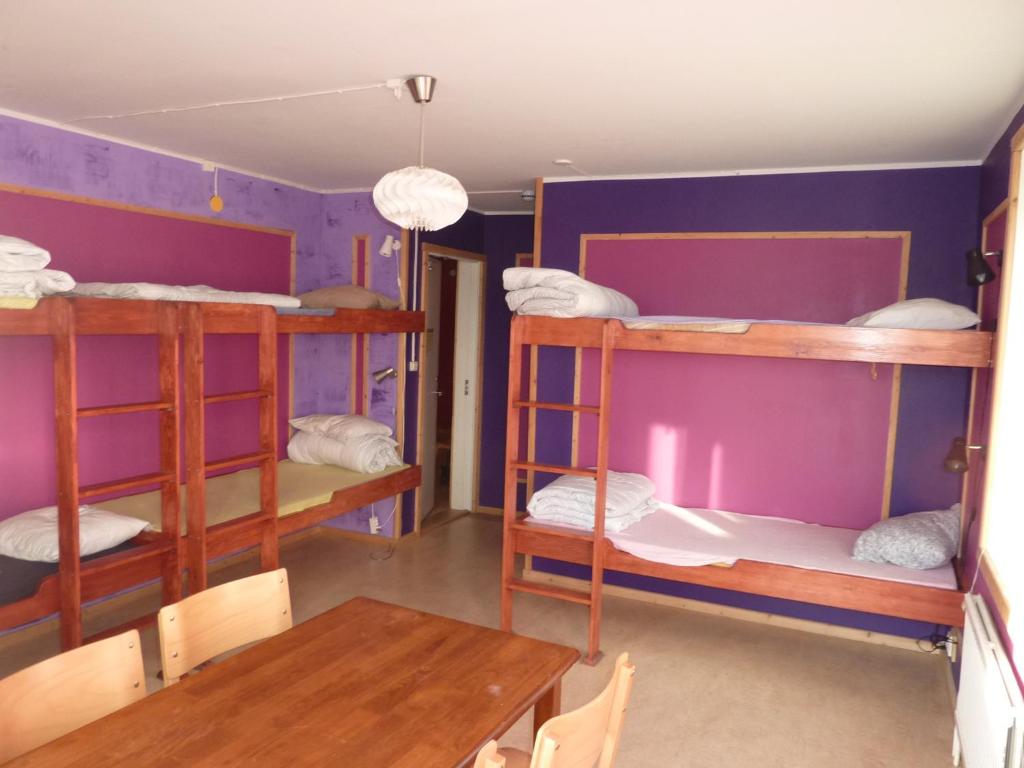 Postel nebo postele na pokoji v ubytování Abisko net Hostel & Huskies