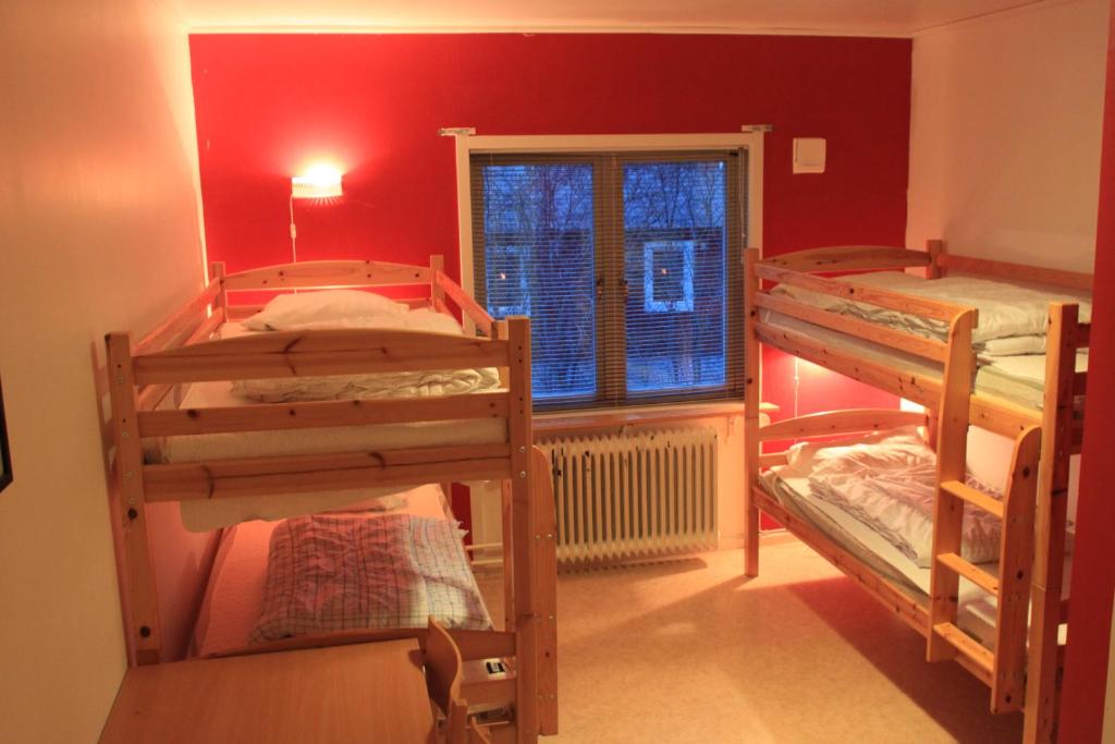 Postel nebo postele na pokoji v ubytování Abisko net Hostel & Huskies