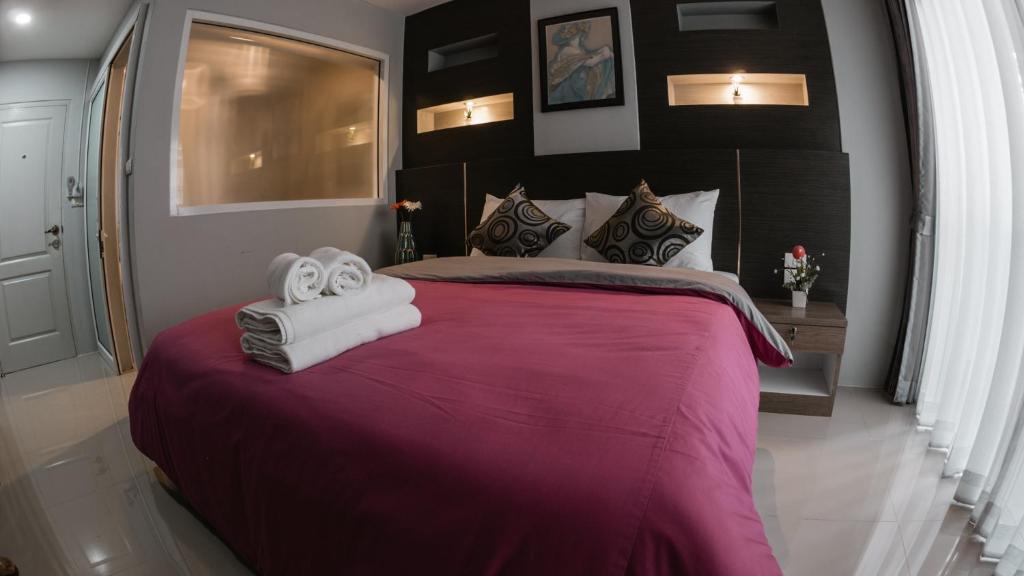 Step One at Bangkok - Standard Apartment