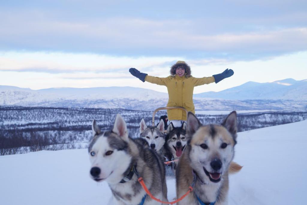 Děti v ubytování Abisko net Hostel & Huskies