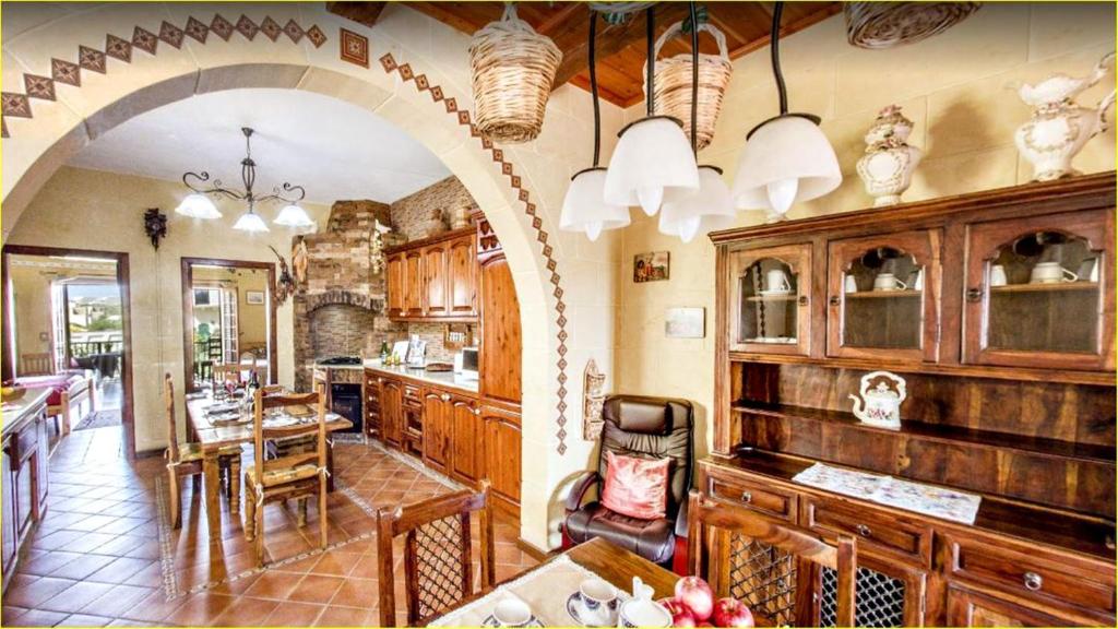 Restaurace v ubytování Great Seaviews Location - FREE Gozo taxi service, Fast WIFI, Bicycles, BBQ & Parking, No Car needed