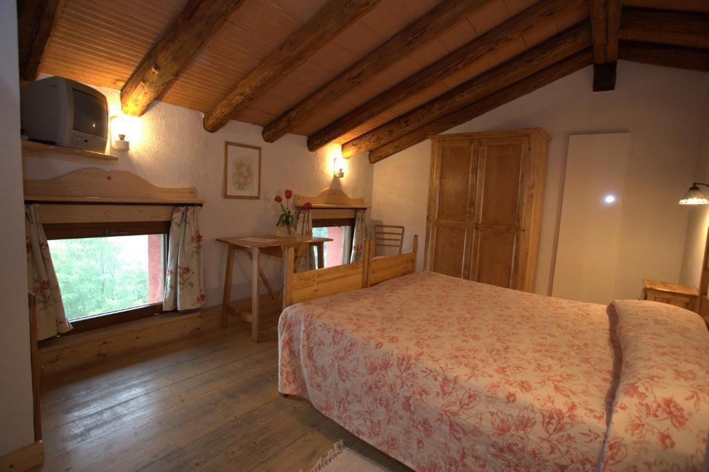 Postel nebo postele na pokoji v ubytování Agriturismo Casa Rossa Ai Colli