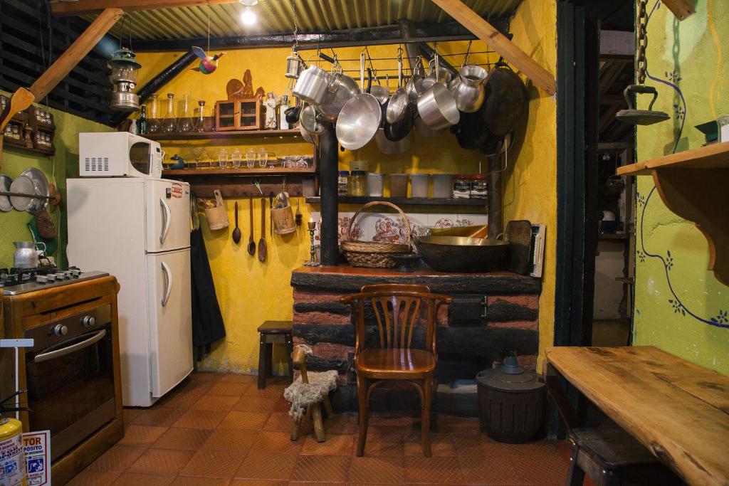 Cuina o zona de cuina de Hostal La Casa De Lili