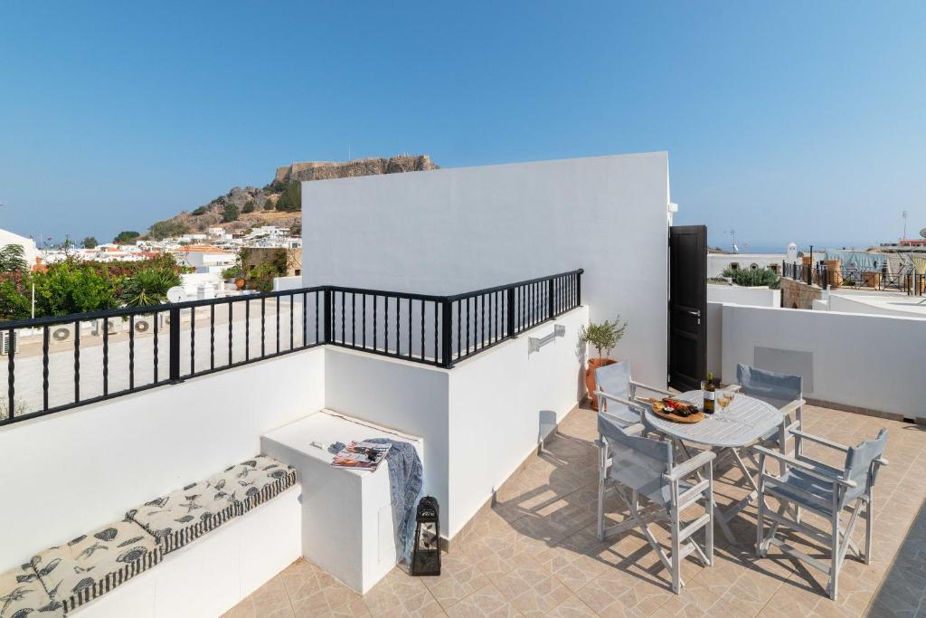 Balkón nebo terasa v ubytování Lindos Olive Suites