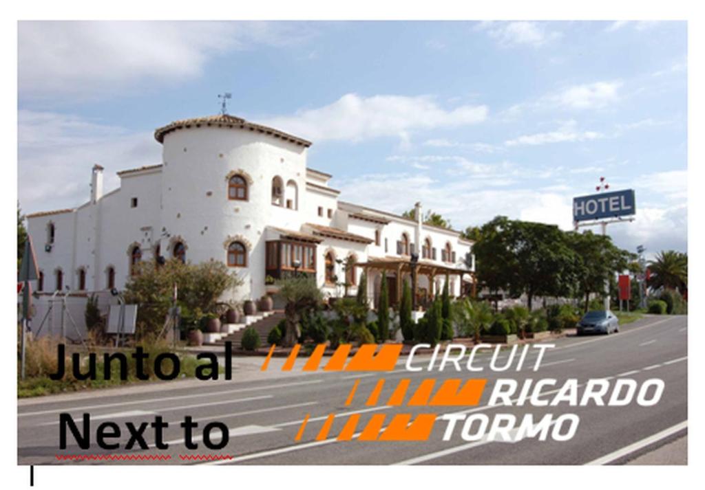 a sign in front of a white building at Hotel La Carreta in Chiva