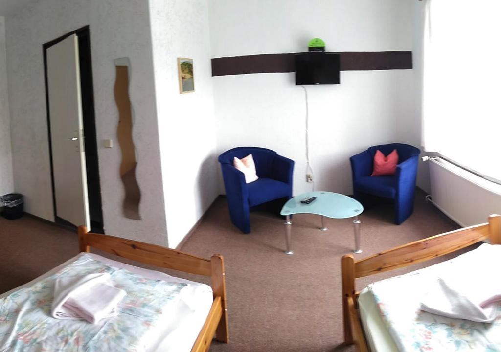 Postel nebo postele na pokoji v ubytování Gasthof Zur Eiche