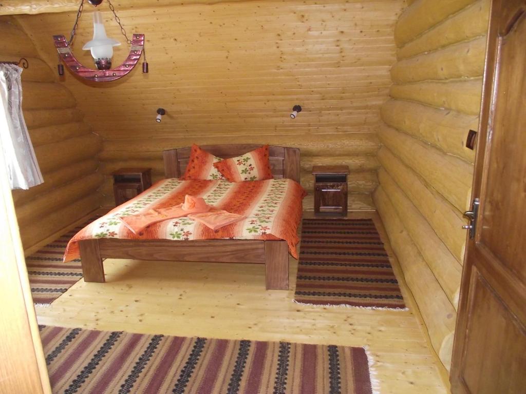 Voodi või voodid majutusasutuse Cabana Piatra Runcului toas