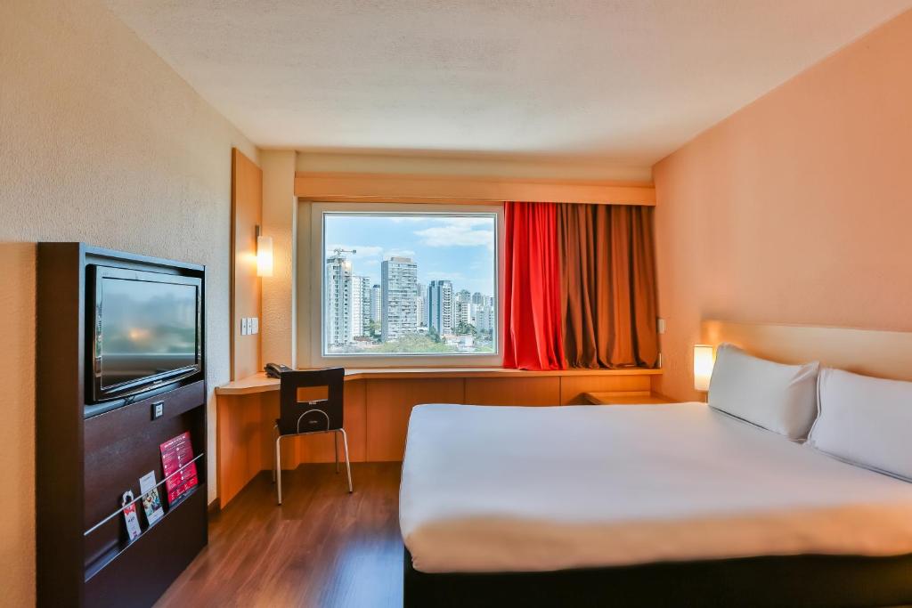 Cama ou camas em um quarto em ibis Sao Paulo Congonhas
