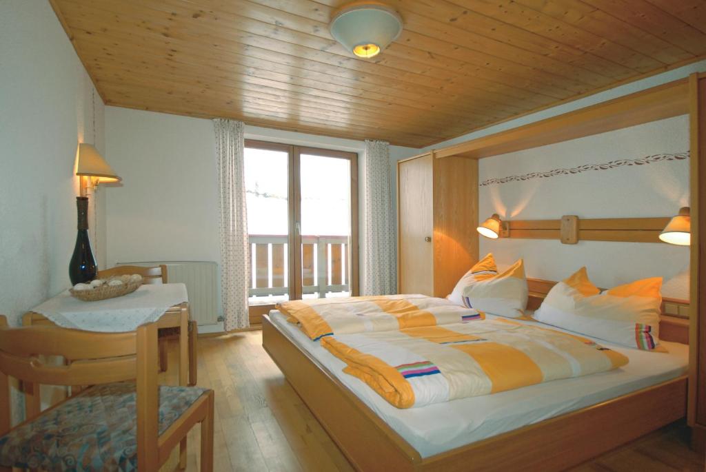 Postel nebo postele na pokoji v ubytování Frühstücks- & Apartmenthaus Maislau