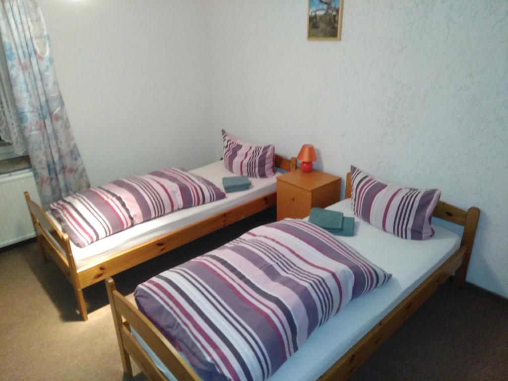 Postel nebo postele na pokoji v ubytování Gasthof Zur Eiche