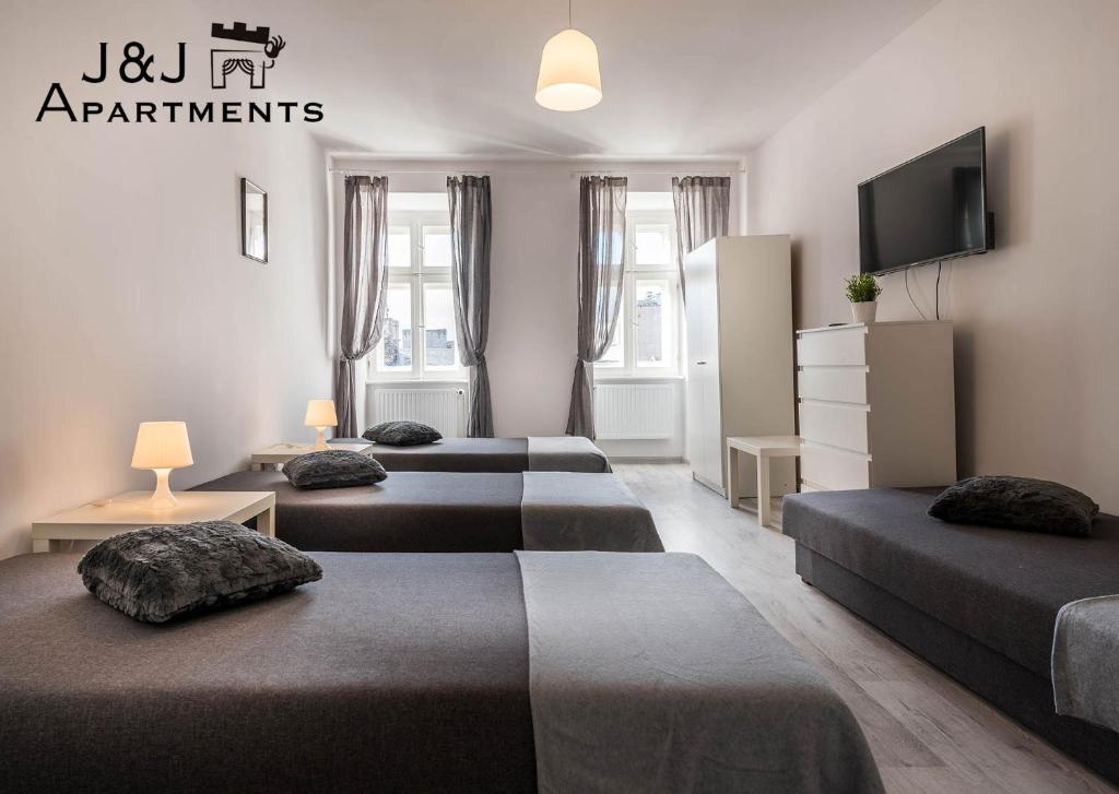 Posteľ alebo postele v izbe v ubytovaní J&J Apartments Łazienna 30 - 12
