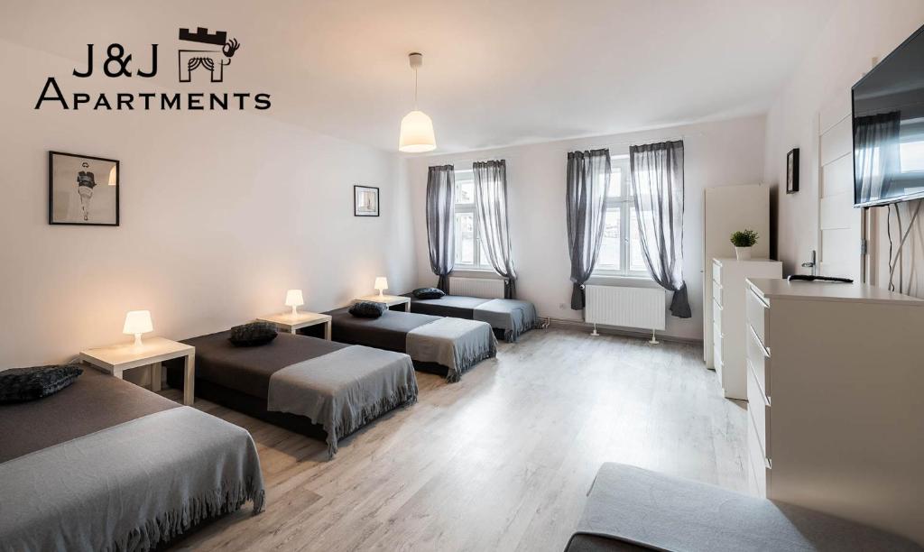 Posteľ alebo postele v izbe v ubytovaní J&J Apartments Łazienna 30 - 12
