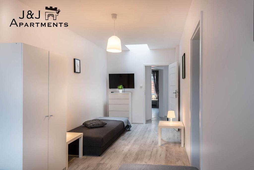 Posteľ alebo postele v izbe v ubytovaní J&J Apartments Łazienna 30 - 12