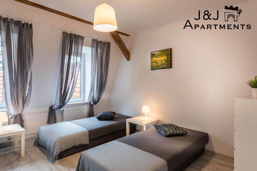 Posteľ alebo postele v izbe v ubytovaní J&J Apartments Łazienna 30 - 12