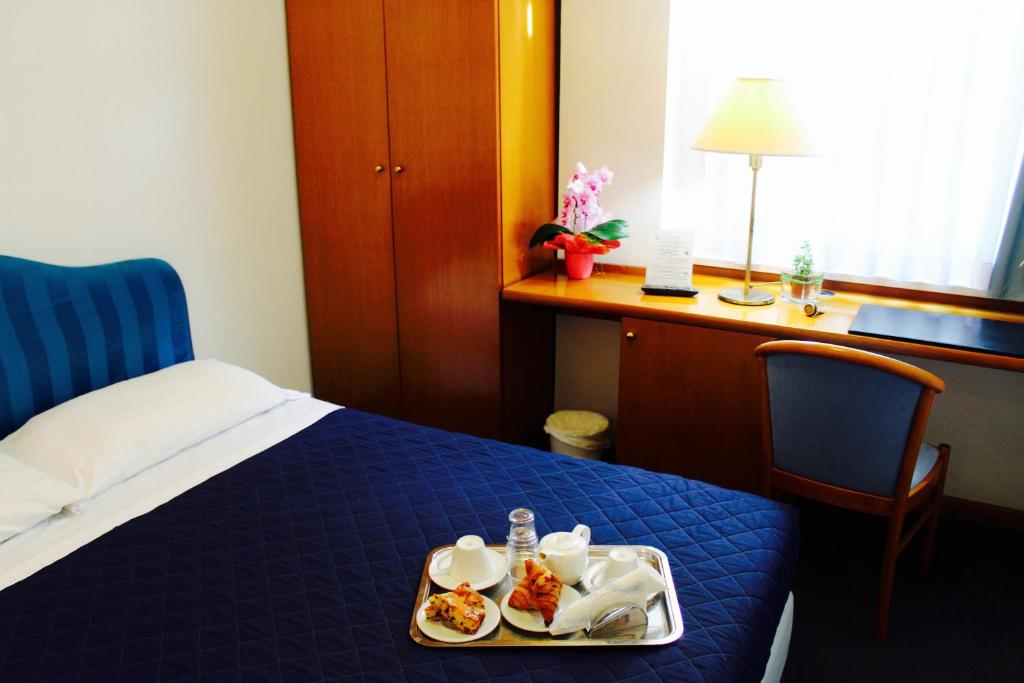 Postel nebo postele na pokoji v ubytování Arcangelo Roof Hotel