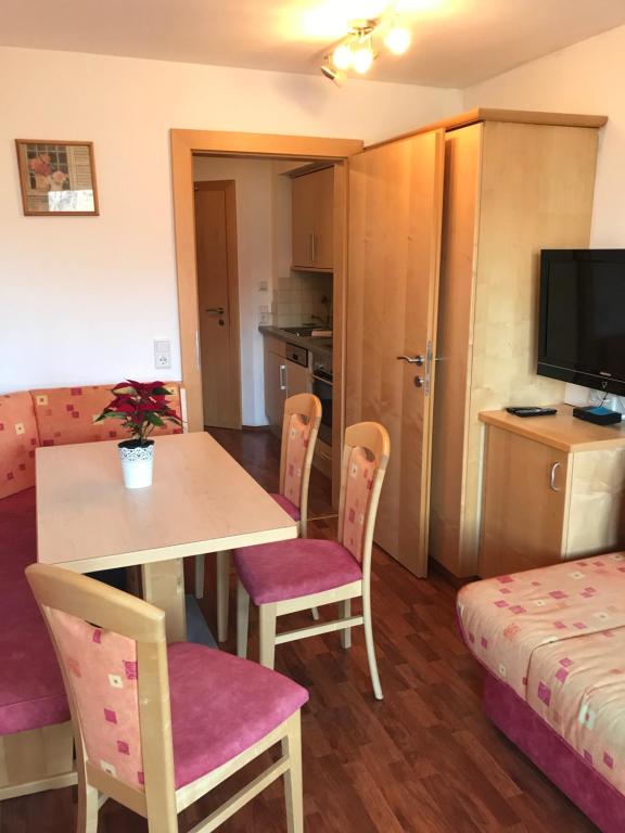 A television and/or entertainment centre at Apartment Sonnblick