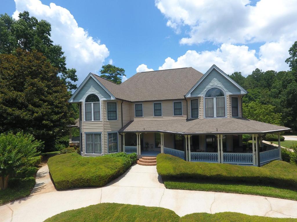 a large house with a driveway at Pleasanton Courtyard Bed and Breakfast in Fayetteville