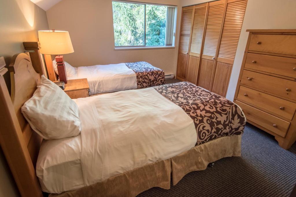Postel nebo postele na pokoji v ubytování Valhalla Vacations at Whistler