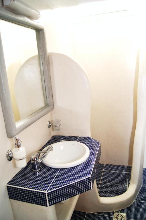 Koupelna v ubytování Veletas Rooms