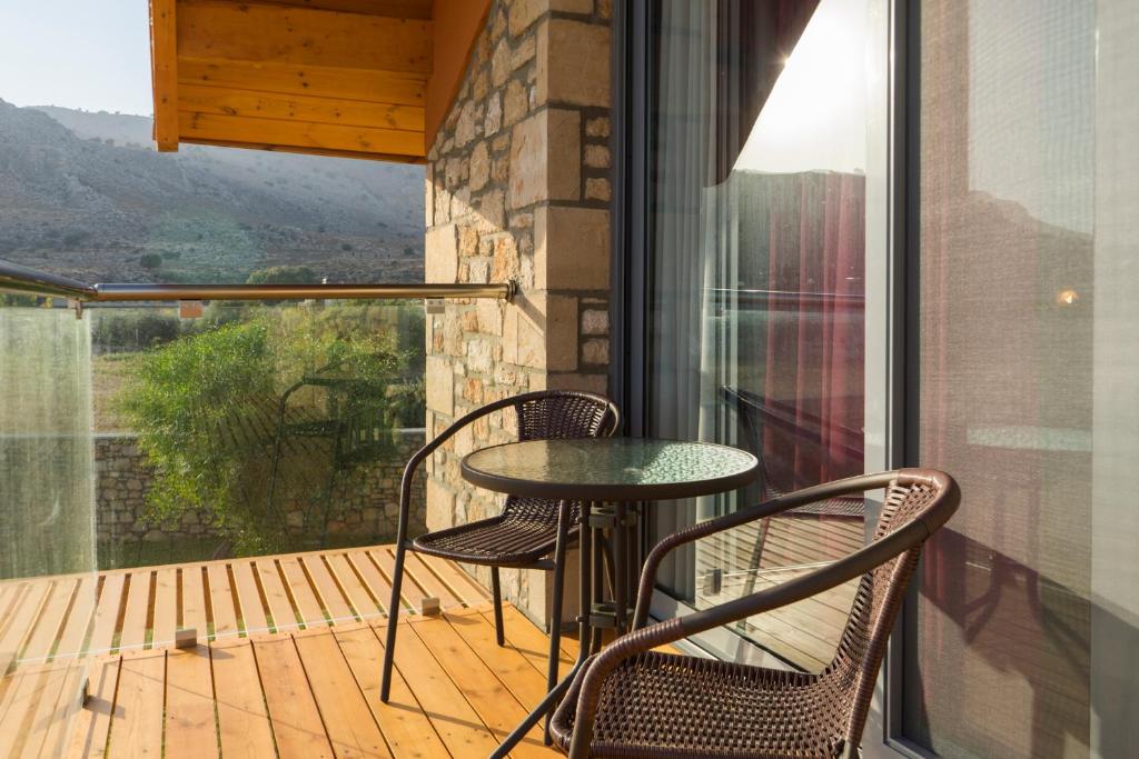 A general mountain view or a mountain view taken from A villát