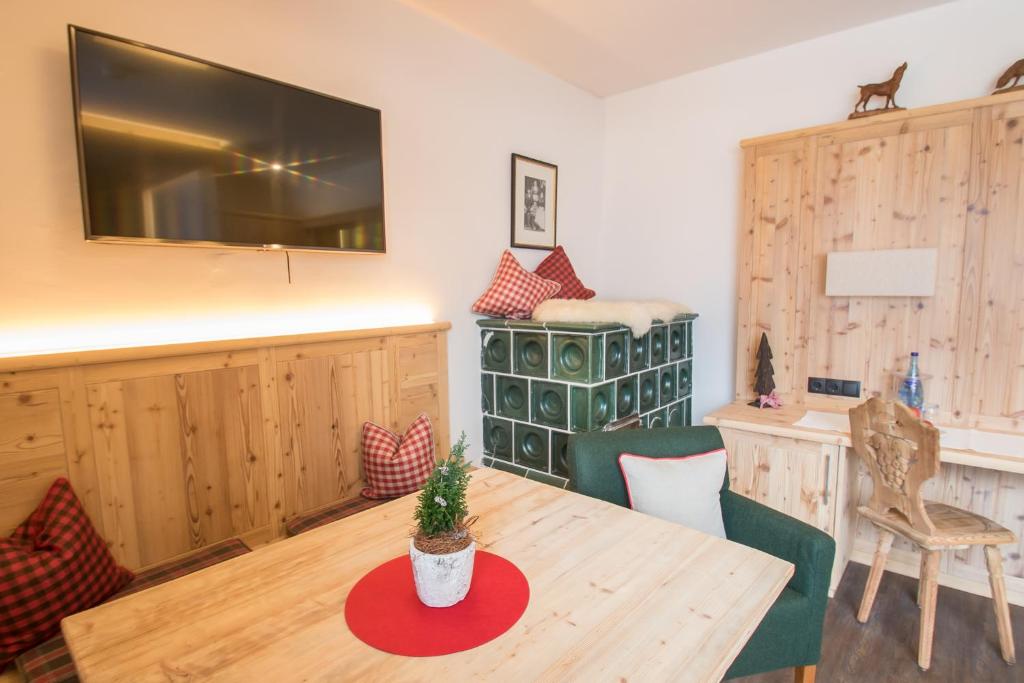 TV a/nebo společenská místnost v ubytování Hotel Magdalena im Zillertal - Urlaub mit Hund