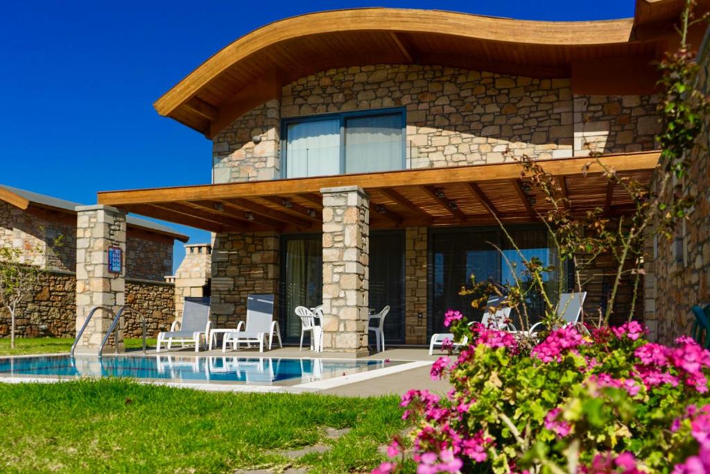 The swimming pool at or close to Estrella Villas
