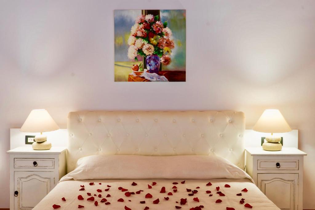 A bed or beds in a room at Estrella Villas
