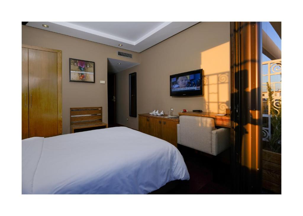 TV a/nebo společenská místnost v ubytování Belere Hotel Rabat