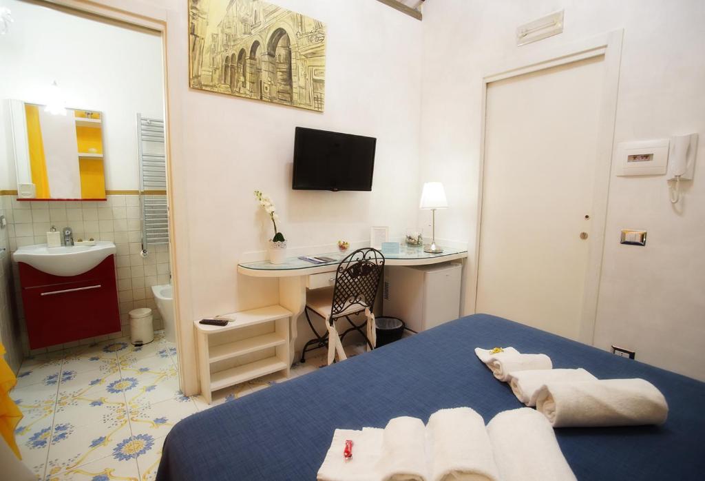 A bed or beds in a room at Le Vie Di Napoli B&B