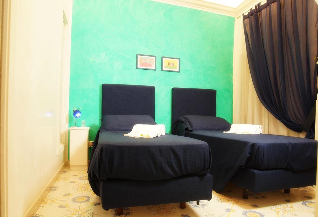 A seating area at Le Vie Di Napoli B&B