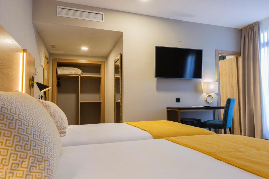 Postel nebo postele na pokoji v ubytování Hotel Zentral Mayoral