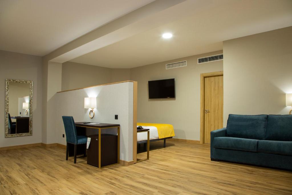 TV a/nebo společenská místnost v ubytování Hotel Zentral Mayoral