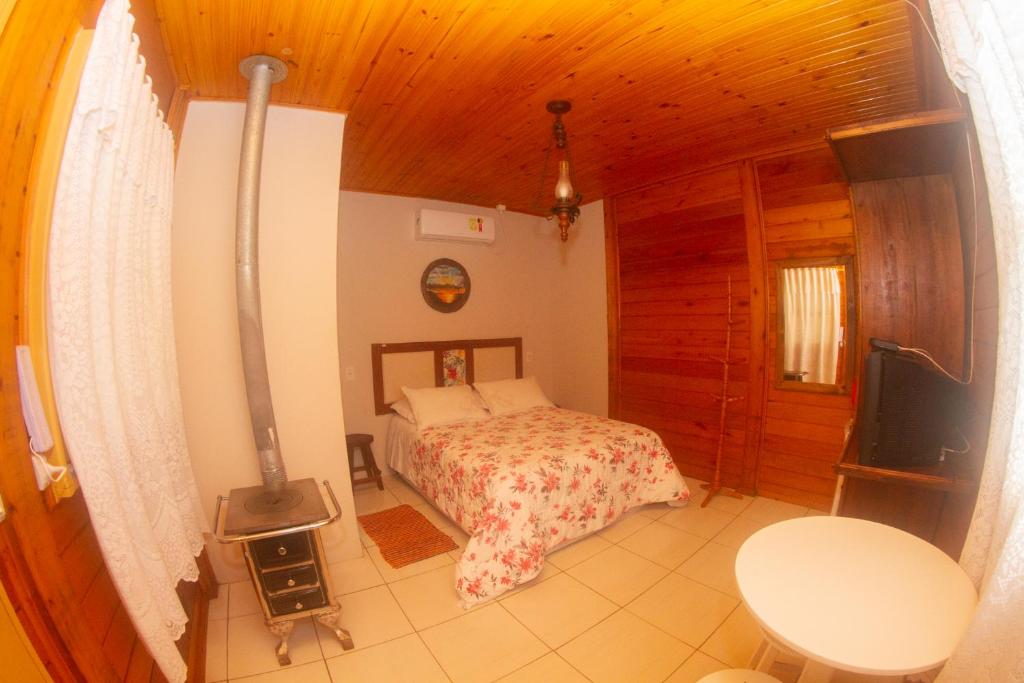 Postel nebo postele na pokoji v ubytování Café e Cabanas Lenha no Fogo